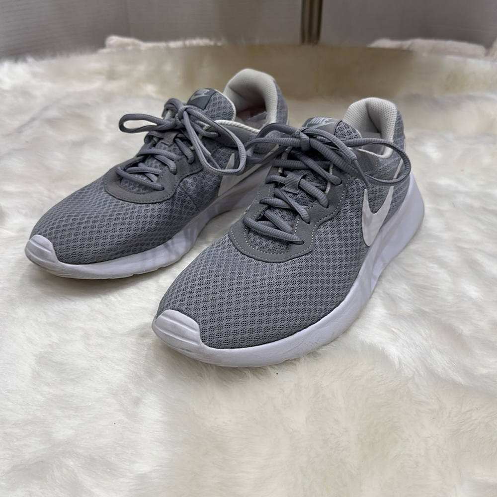 Nike Tanjun running shoe size 11 wolf grey